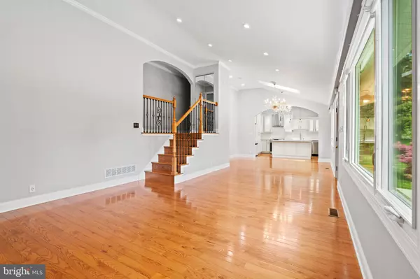 Jenkintown, PA 19046,826 SUFFOLK RD