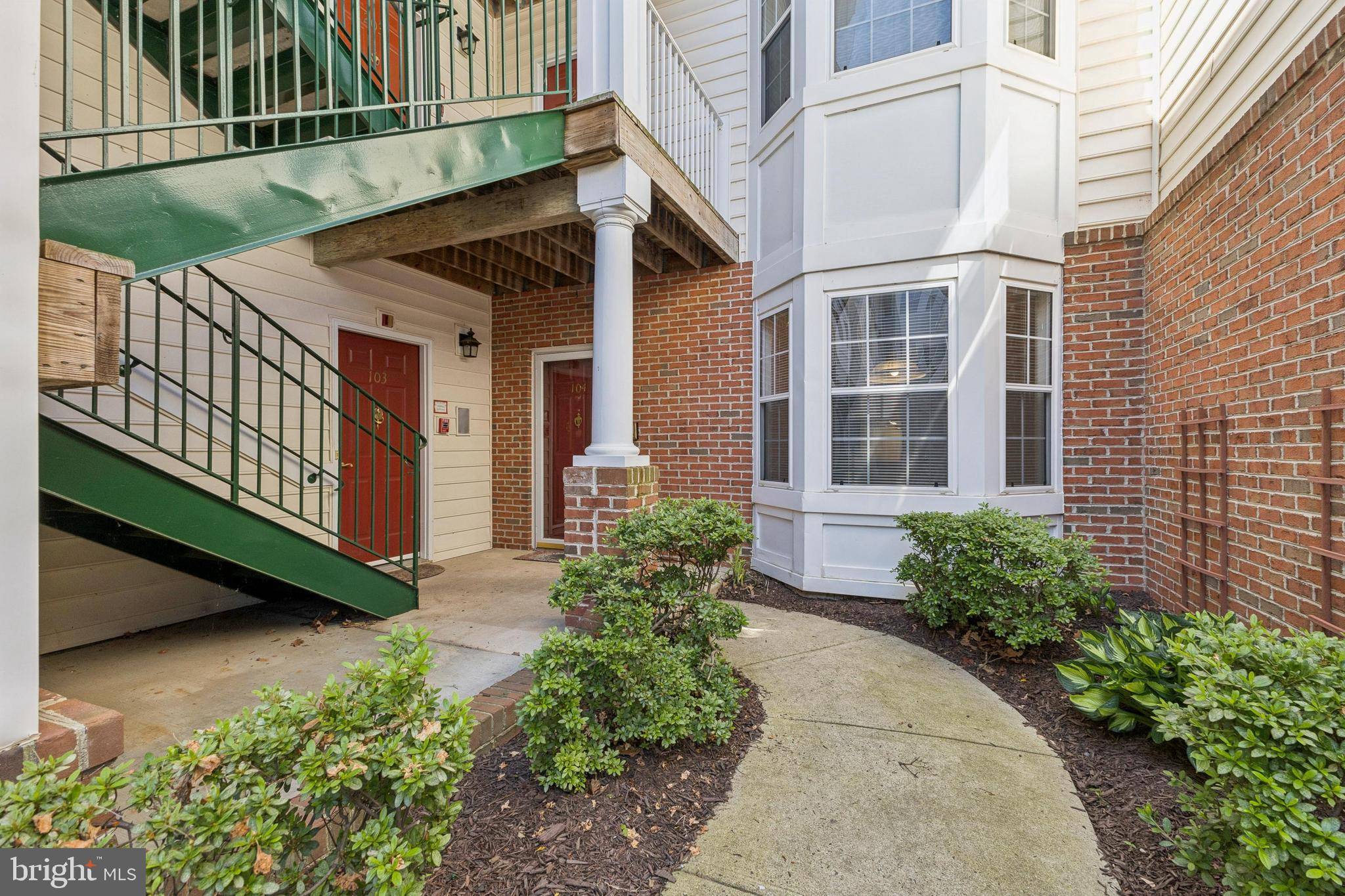 Chantilly, VA 20152,25272 RIFFLEFORD SQ #104