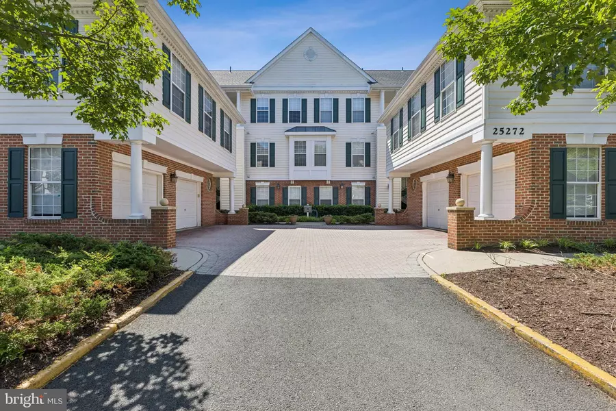 25272 RIFFLEFORD SQ #104, Chantilly, VA 20152