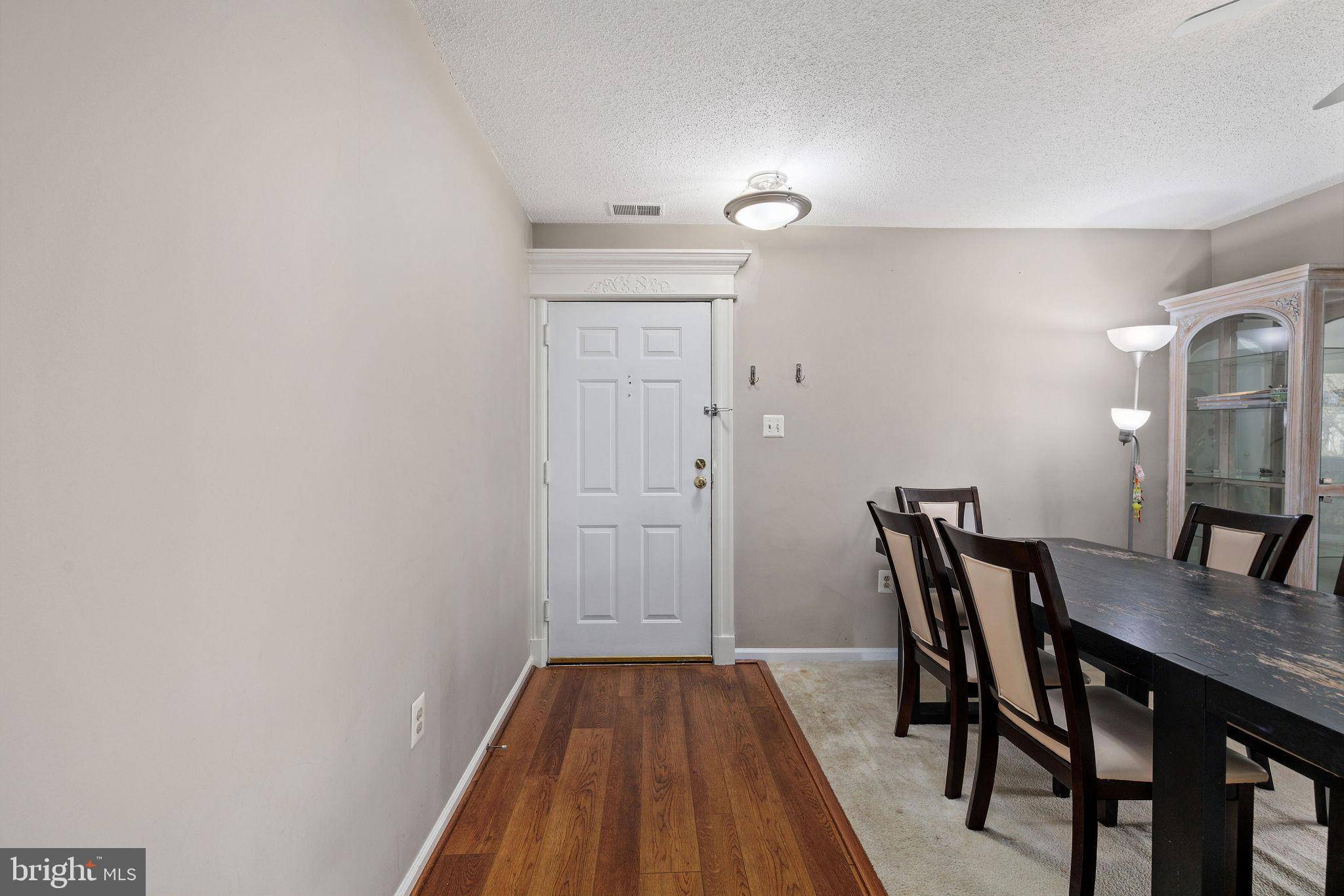 Falls Church, VA 22042,7596-I LAKESIDE VILLAGE DR