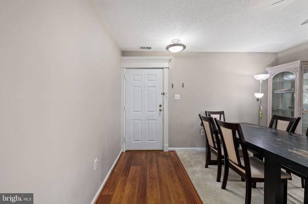 Falls Church, VA 22042,7596-I LAKESIDE VILLAGE DR