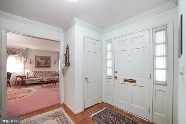 Potomac, MD 20854,11816 PRESTWICK RD