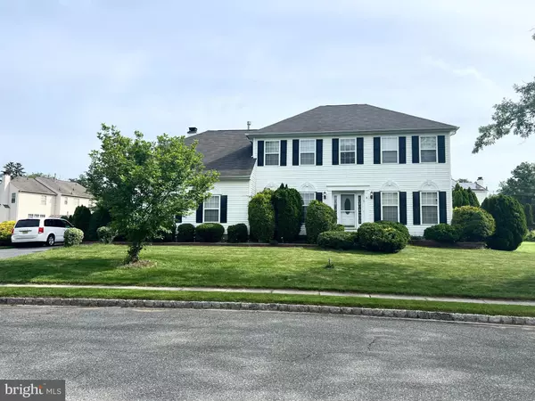 5 PRIMROSE DR, Burlington Township, NJ 08016