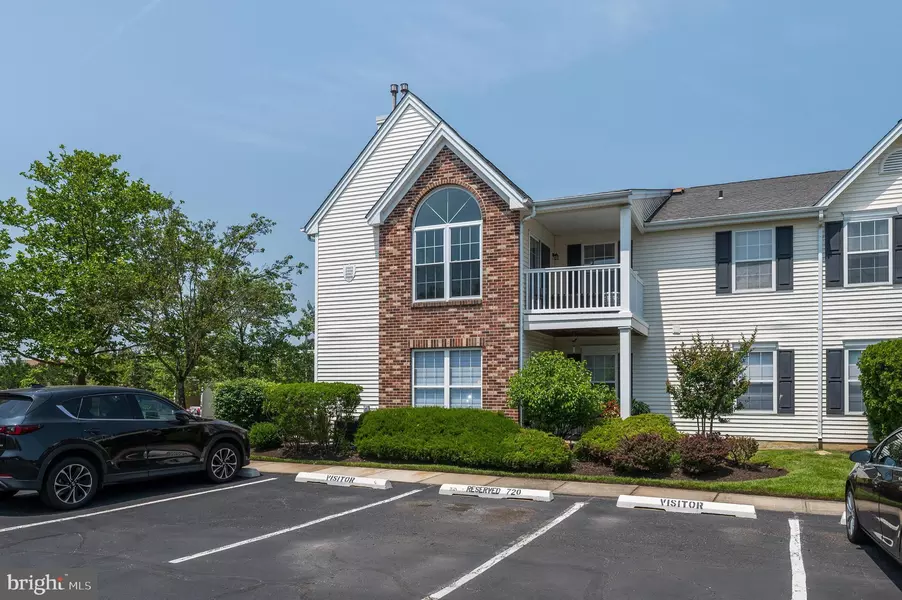 2006-B STAGHORN DR, Mount Laurel, NJ 08054