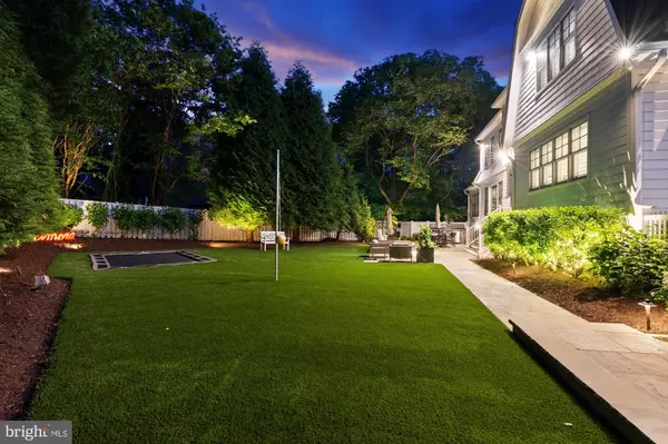 Vienna, VA 22180,900 PARK ST SE