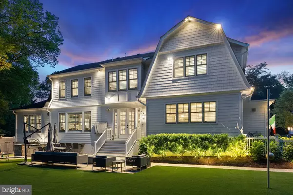 Vienna, VA 22180,900 PARK ST SE