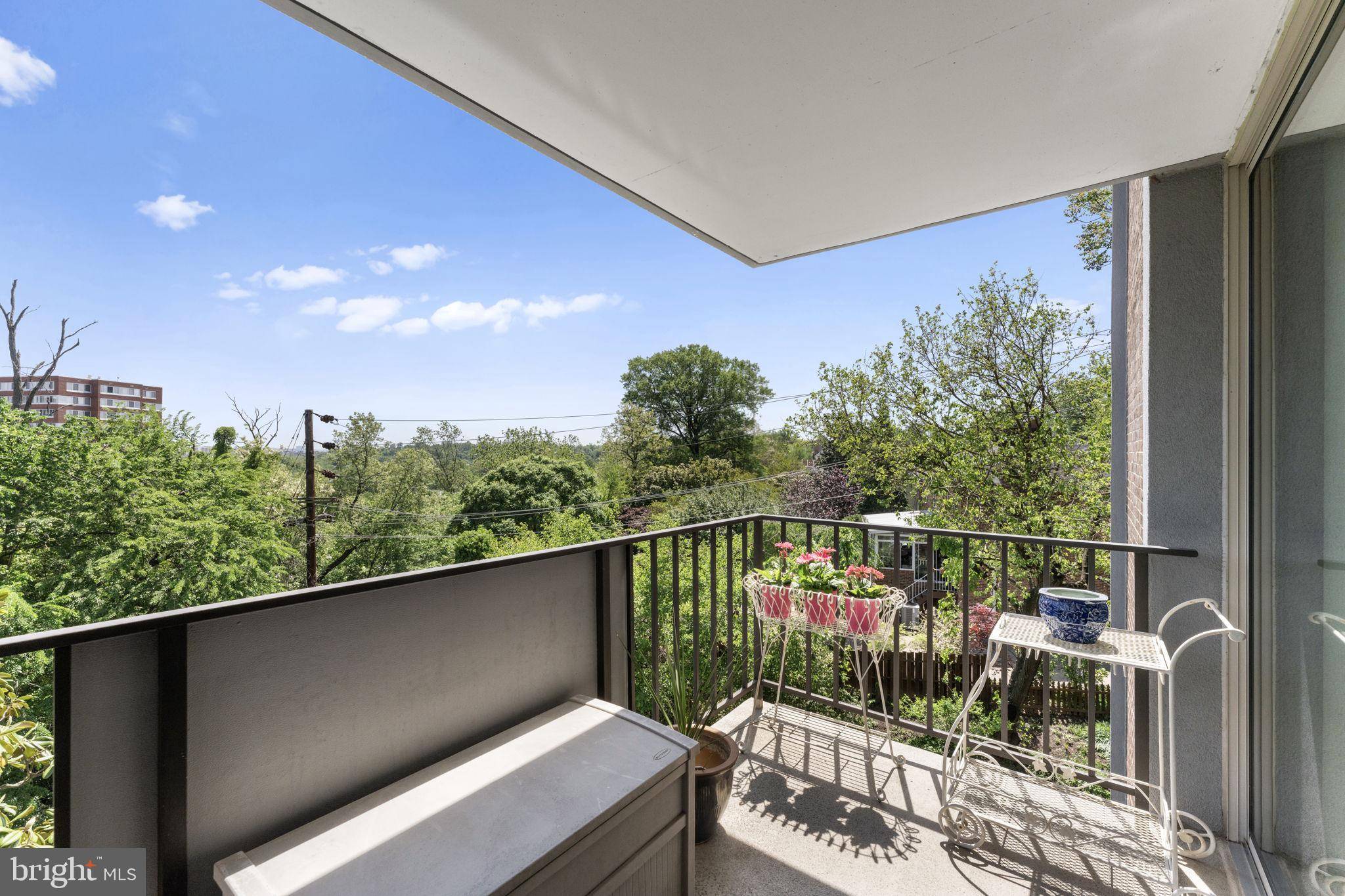 Arlington, VA 22202,1515 S ARLINGTON RIDGE RD #402