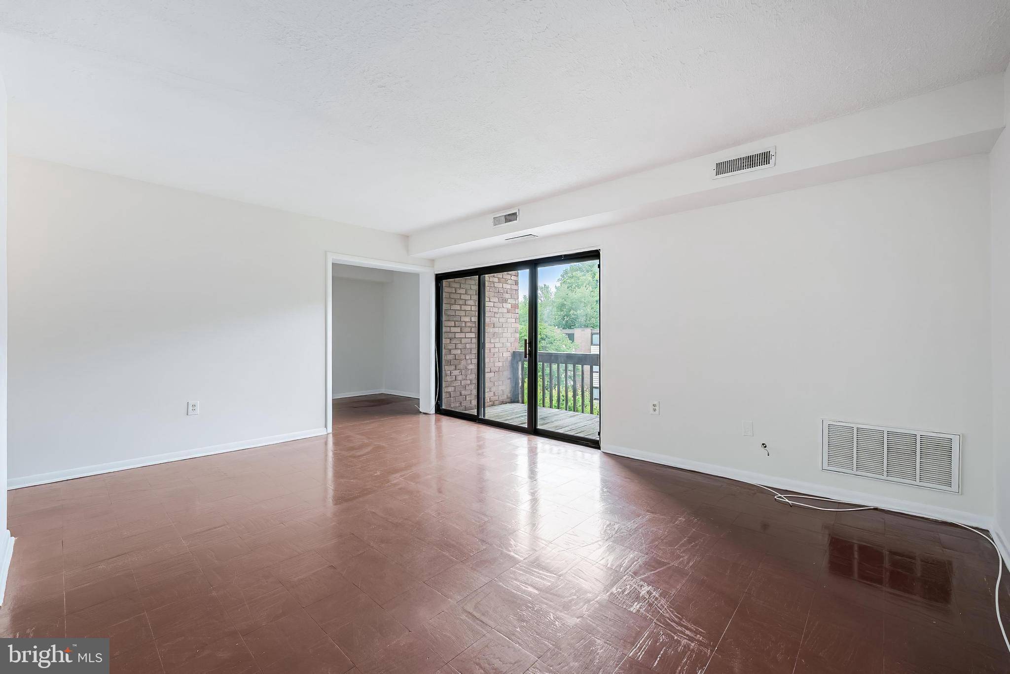 Fairfax, VA 22030,10723 WEST DR #303