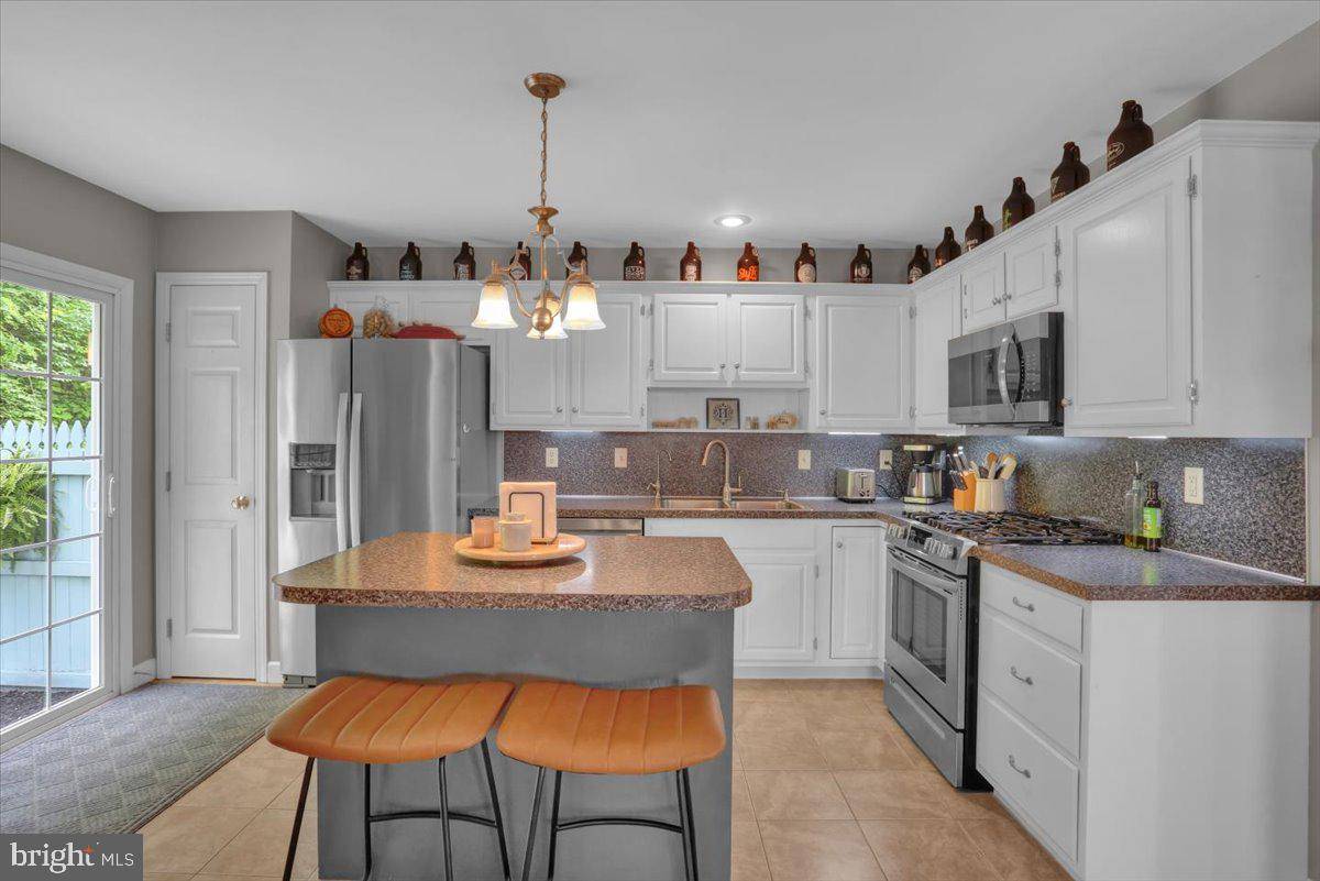Reading, PA 19608,1526 HURON DR
