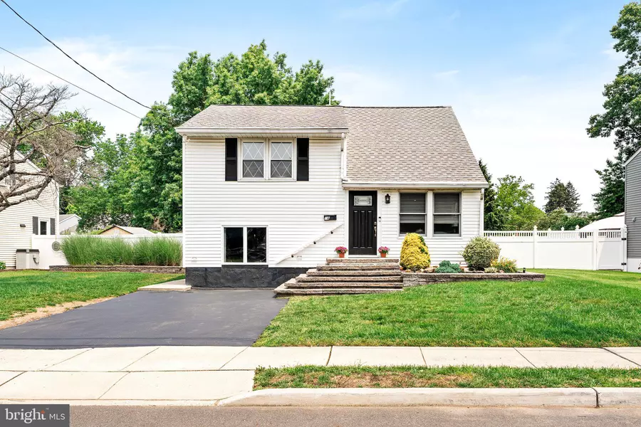 16 MAGNOLIA LN, Hamilton, NJ 08610