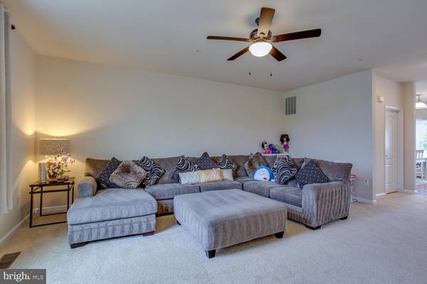 Waldorf, MD 20602,11668 PALM DESERT PL