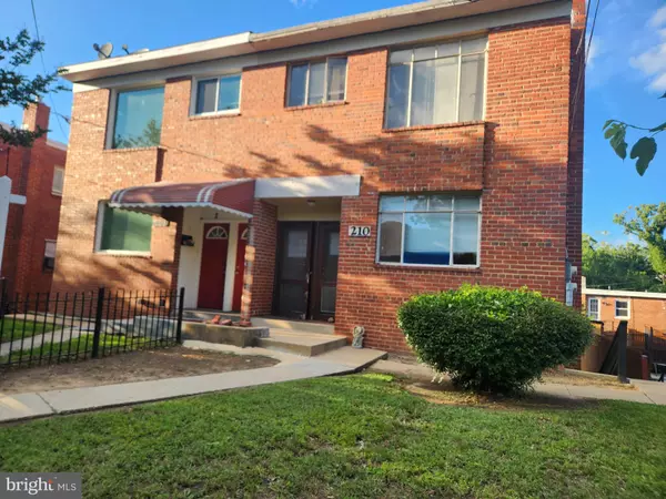 210 WEBSTER ST NE, Washington, DC 20011