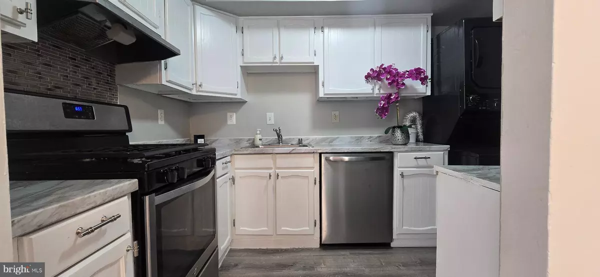 Washington, DC 20020,1966 NAYLOR RD SE #202