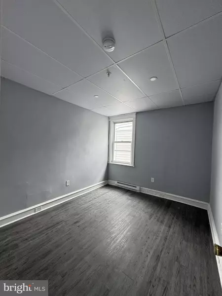 15 S CHURCH LN #2B, Lansdowne, PA 19050