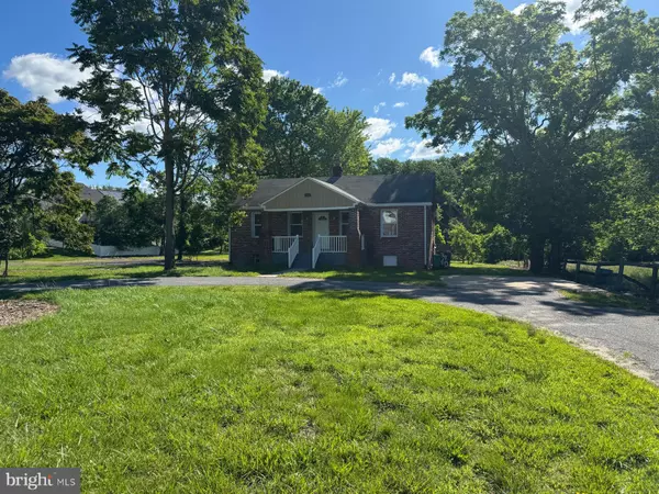 910 ROLLINS AVE, Capitol Heights, MD 20743