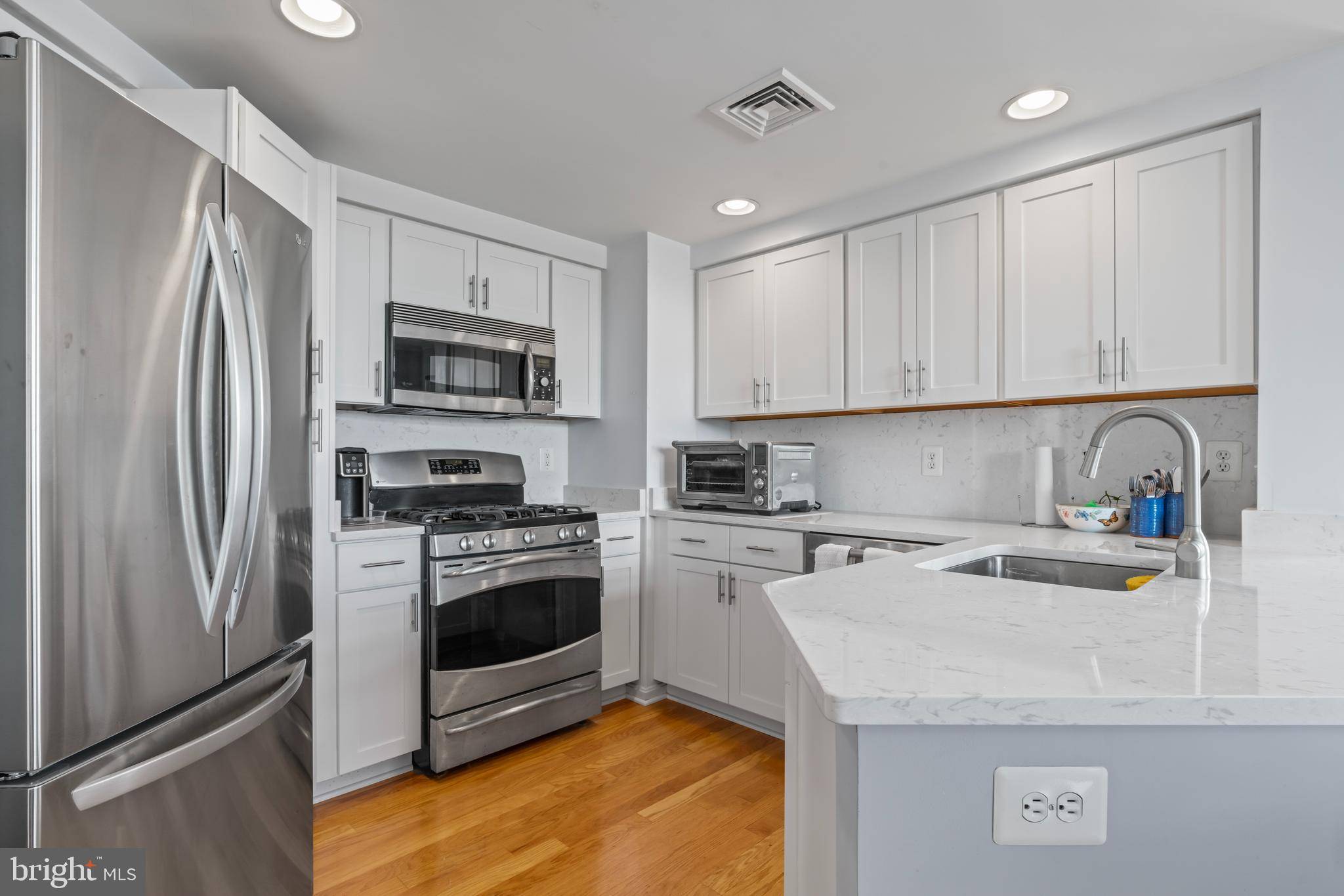 Fairfax, VA 22033,4490 MARKET COMMONS DR #602
