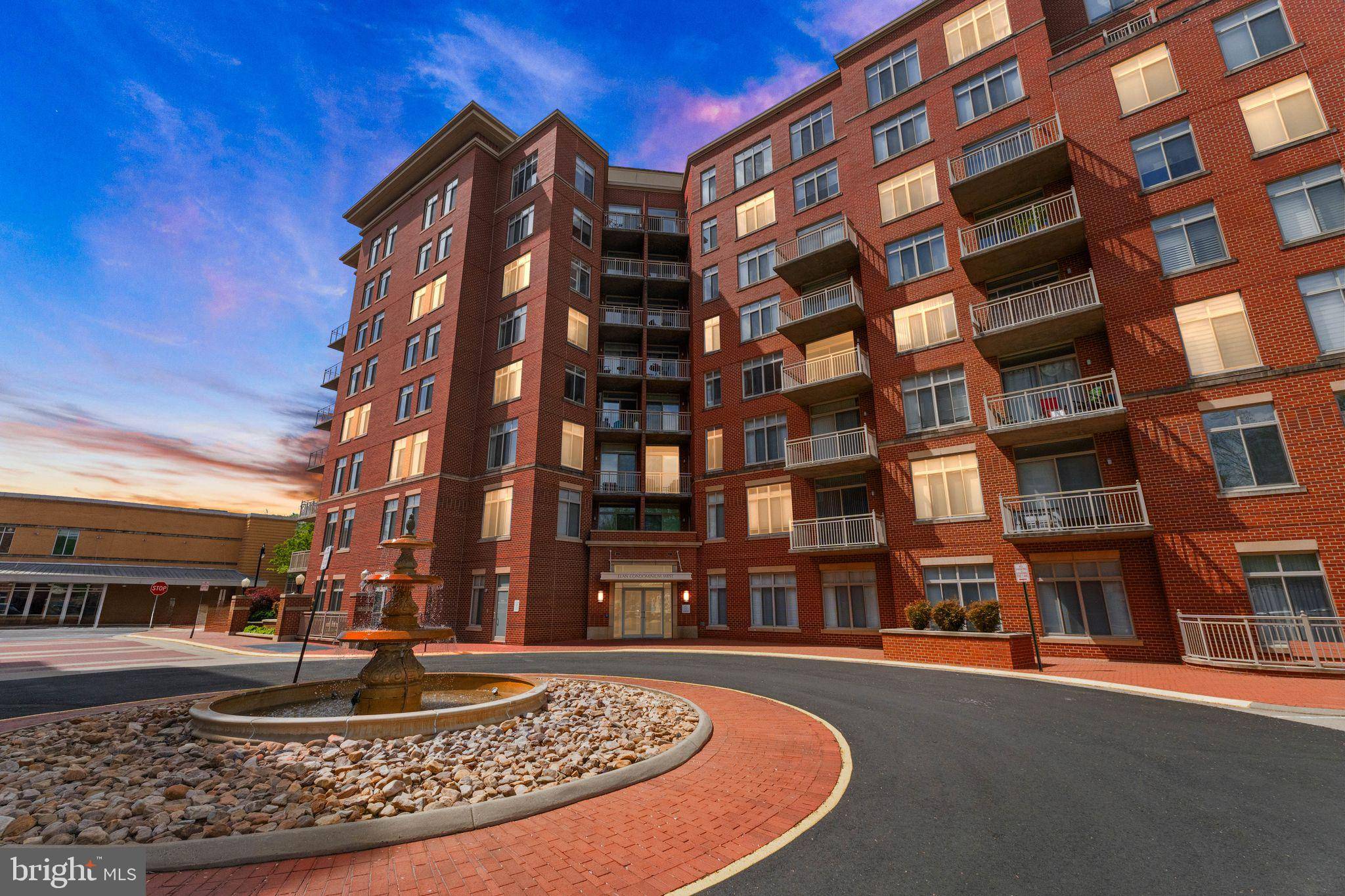 4490 MARKET COMMONS DR #602, Fairfax, VA 22033