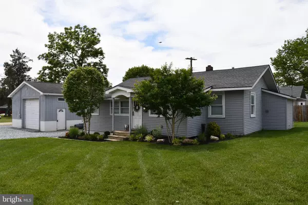 69 WALKER AVE, Carneys Point, NJ 08069