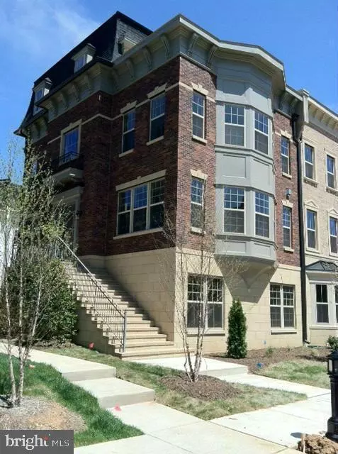 Oxon Hill, MD 20745,715 RIVER MIST DR #177