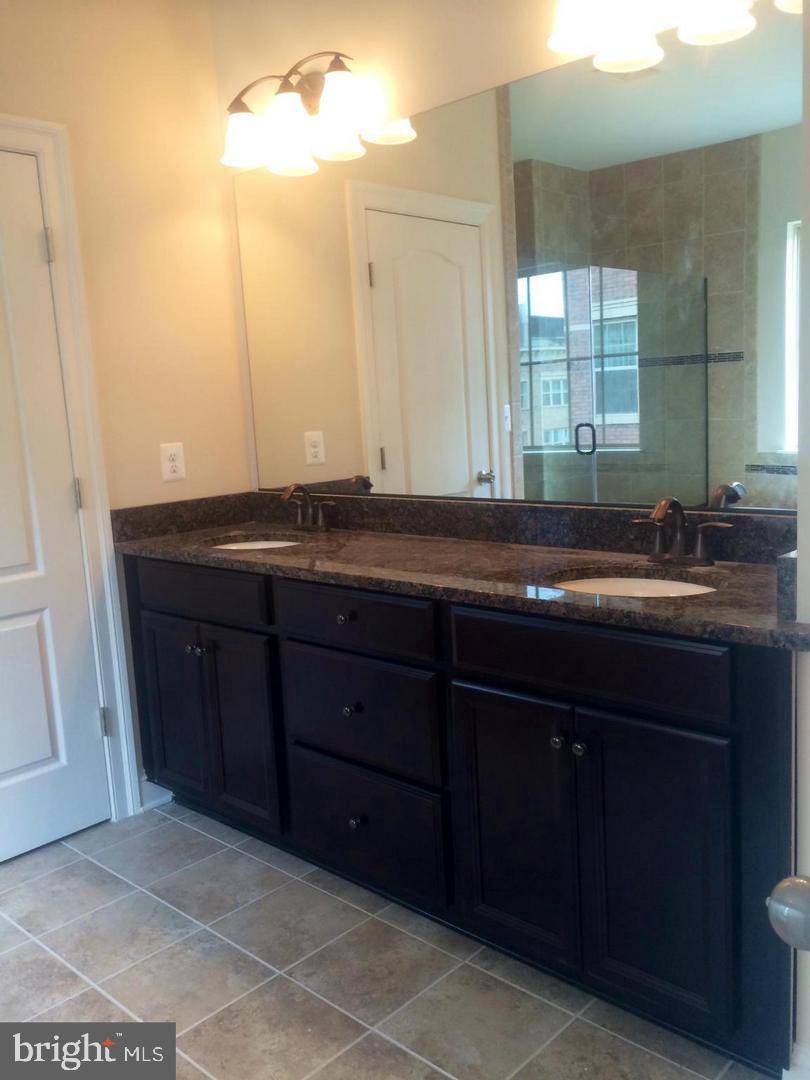 Oxon Hill, MD 20745,715 RIVER MIST DR #177