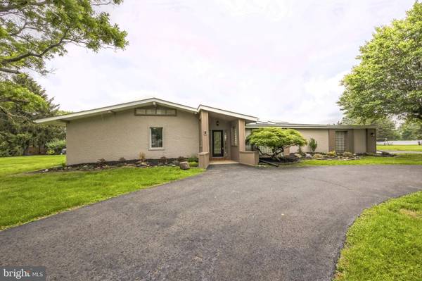 6 WHITEWOOD DR, Trenton, NJ 08628