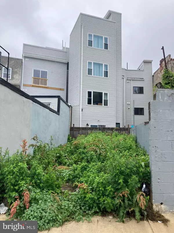 2422 TRENTON AVE, Philadelphia, PA 19125