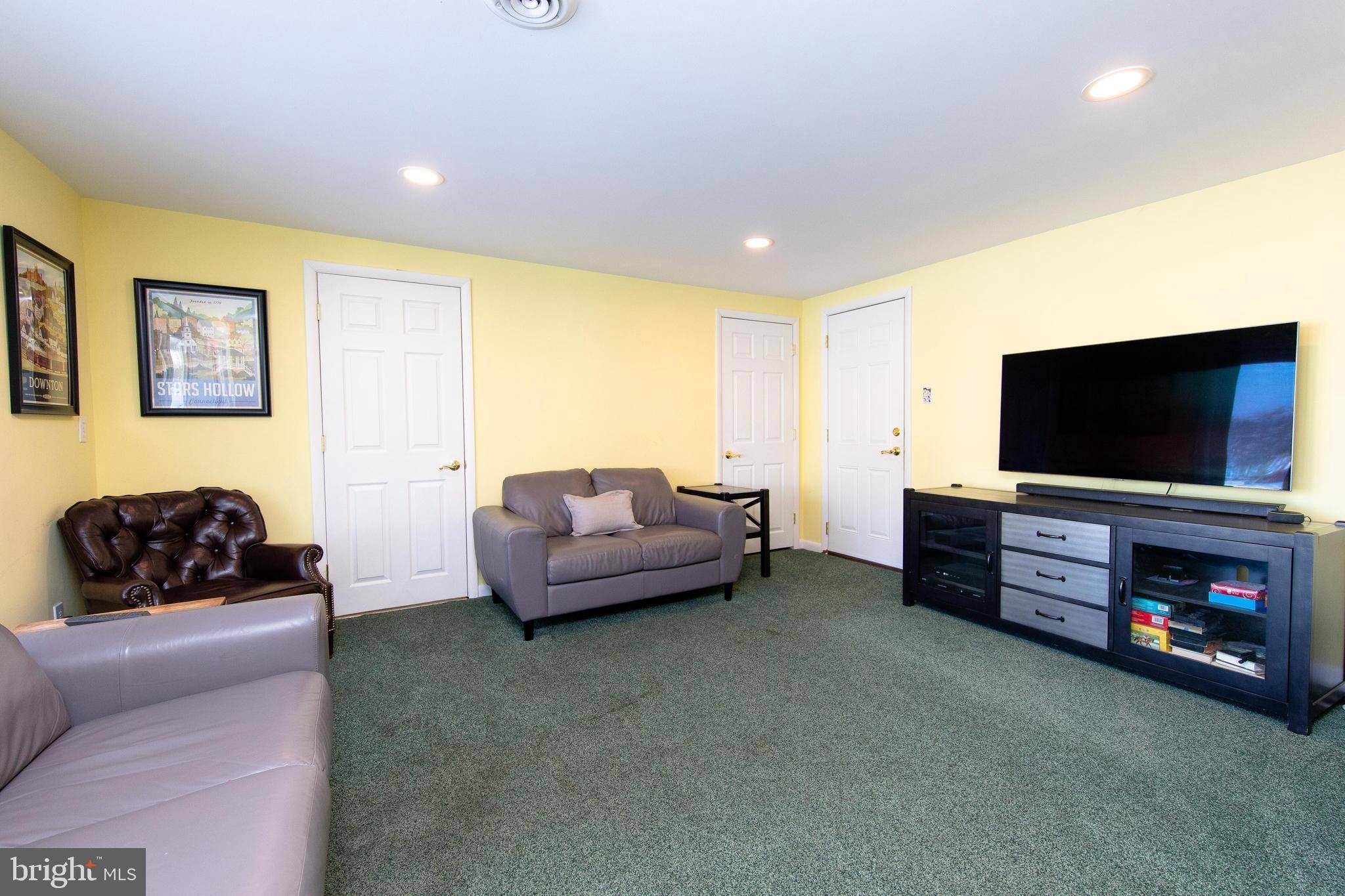 Warminster, PA 18974,713 WORTHINGTON DR