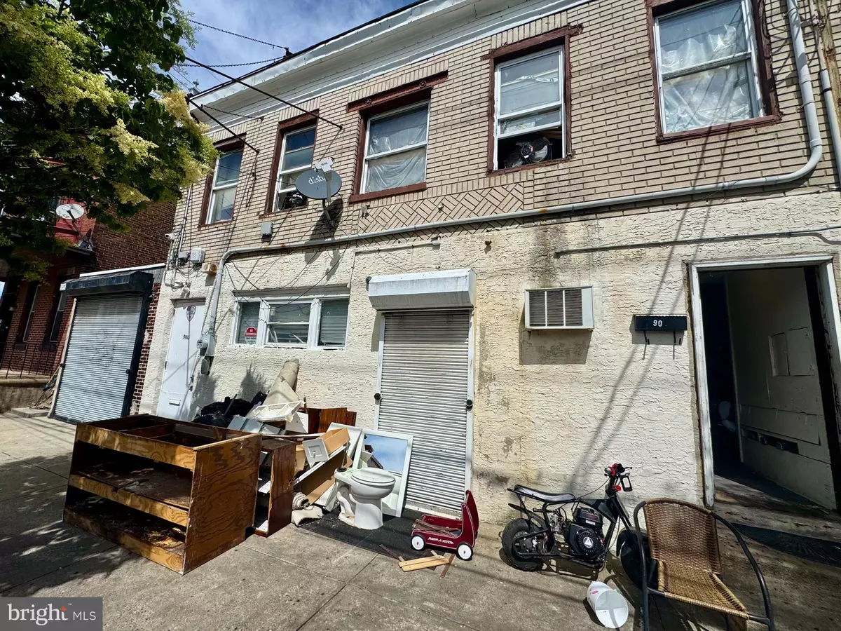 Camden, NJ 08102,906 S 5TH ST