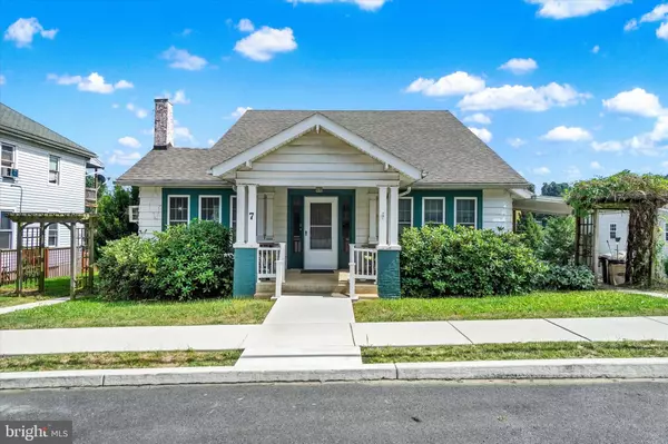 7 E HIGH ST, Windsor, PA 17366