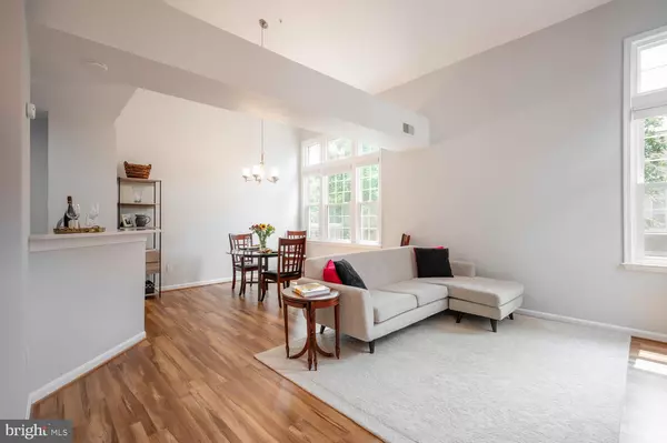 Falls Church, VA 22043,7021 HAYCOCK RD #K