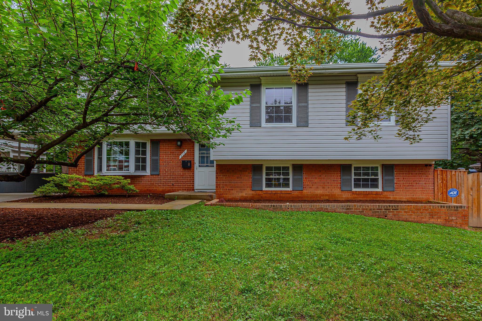 Gaithersburg, MD 20877,209 W DEER PARK RD