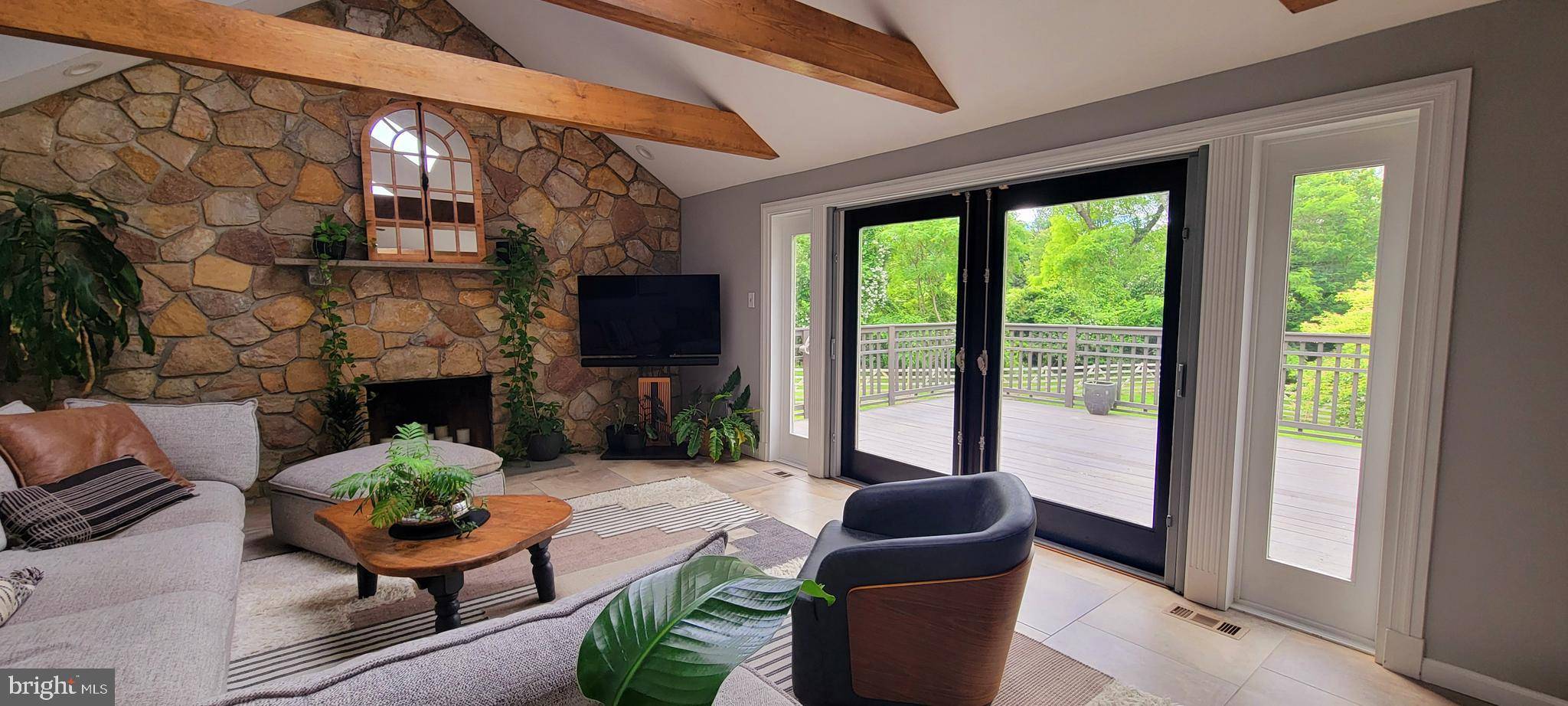 Media, PA 19063,4 E SPRING OAK CIR