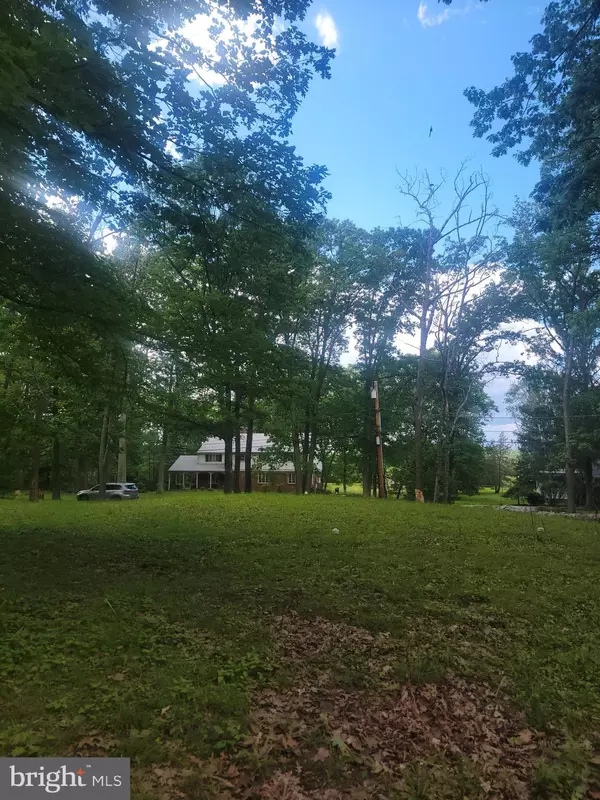 6 TIMBERLANE DR, Pennington, NJ 08534