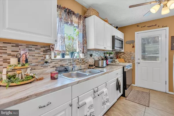 Newfield, NJ 08344,859 COLUMBIA AVE