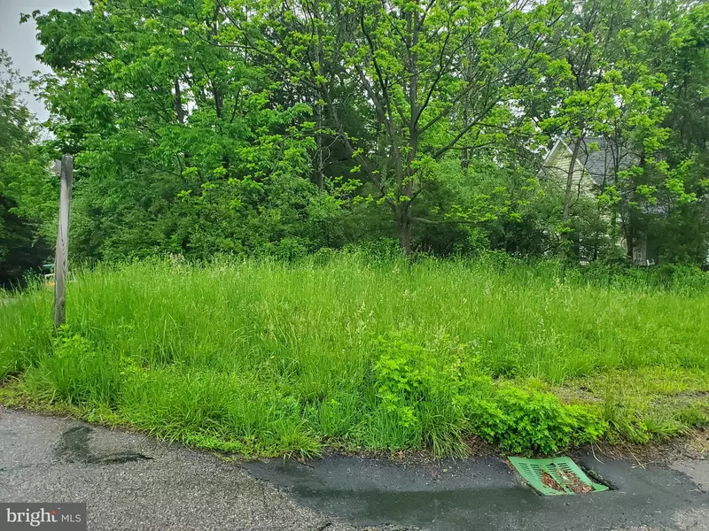 82 LENAPE TRL, Mount Bethel, PA 18343