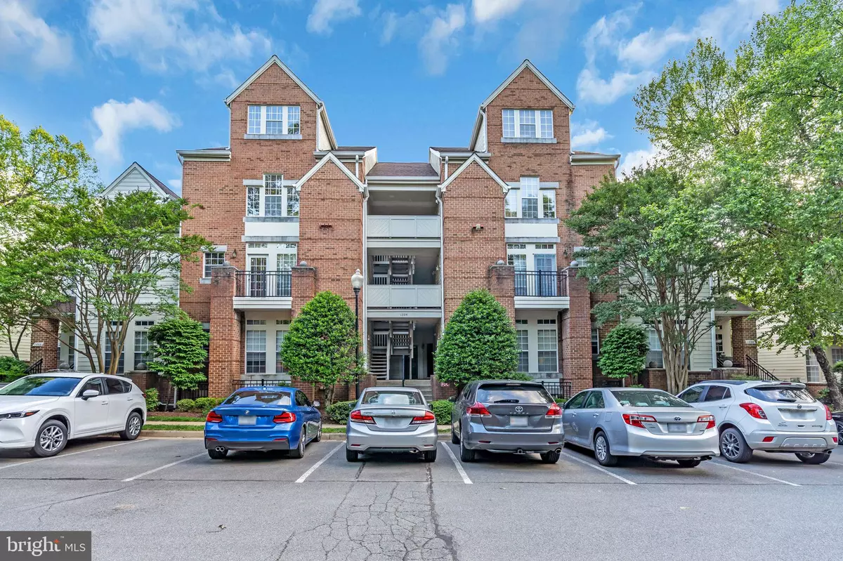 Reston, VA 20194,1334 GARDEN WALL CIR #407