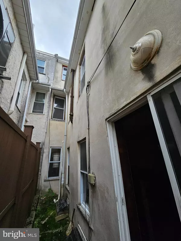 Philadelphia, PA 19130,2833 POPLAR ST