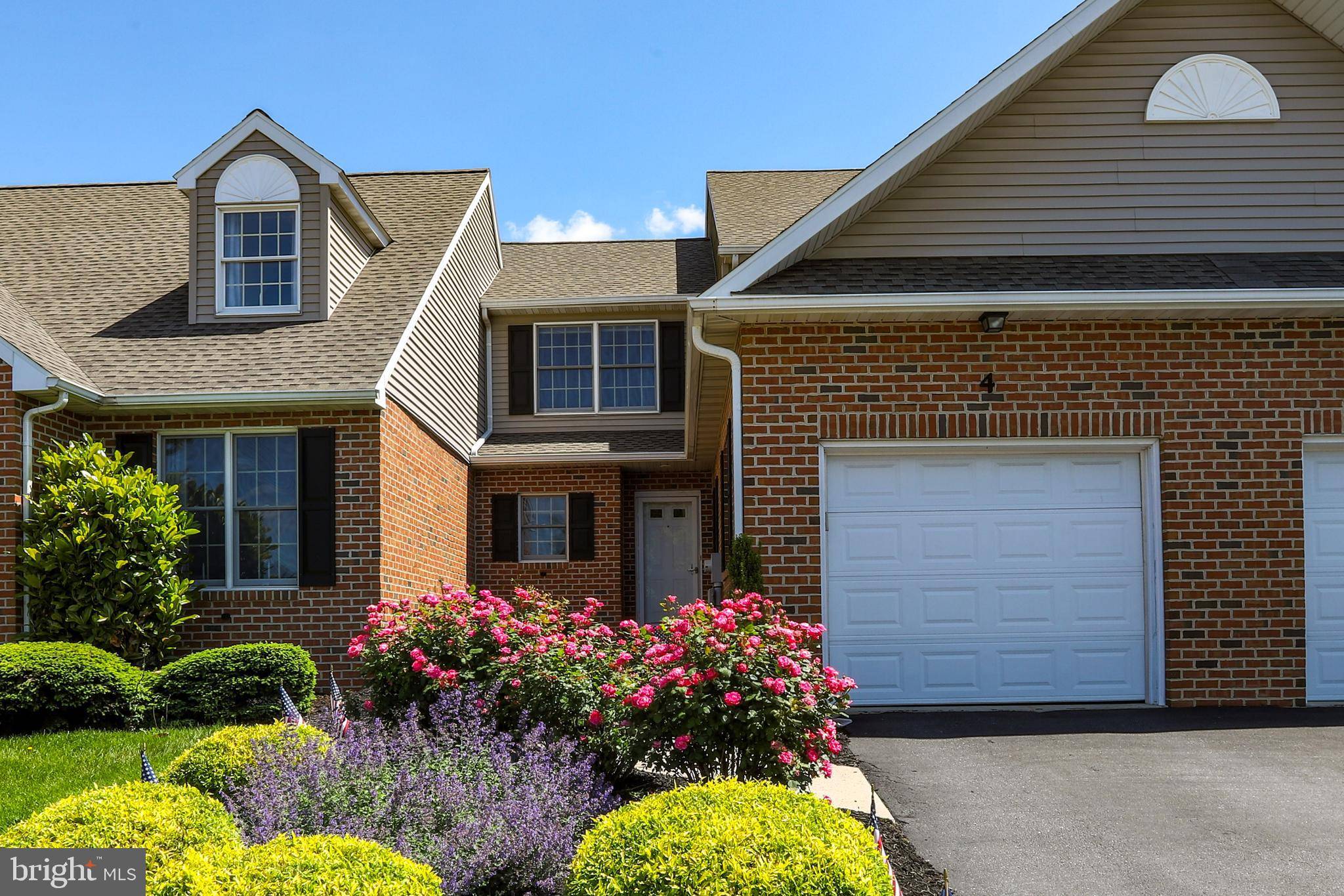 4 SPRING HILL LN, Mountville, PA 17554