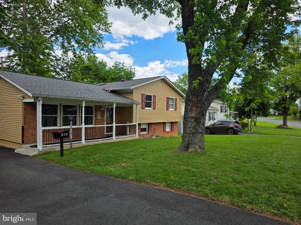 Sterling, VA 20164,402 W MAPLE AVE