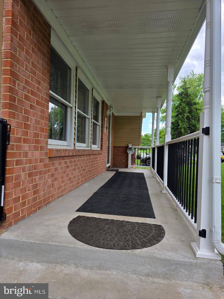 Sterling, VA 20164,402 W MAPLE AVE