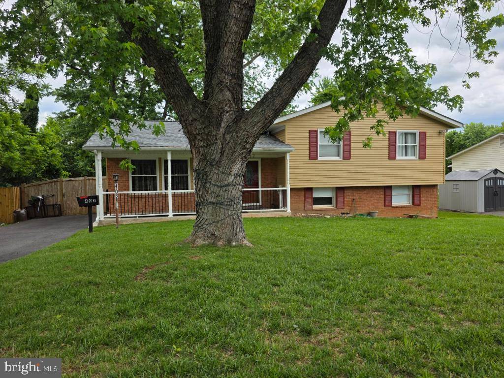 402 W MAPLE AVE, Sterling, VA 20164