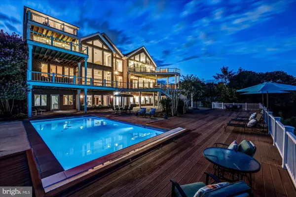 Arlington, VA 22202,1701 S ARLINGTON RIDGE RD