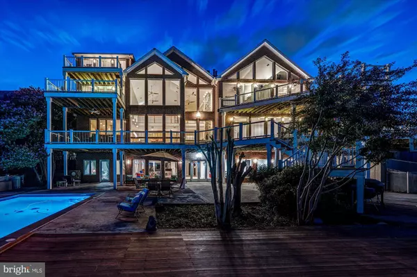 Arlington, VA 22202,1701 S ARLINGTON RIDGE RD