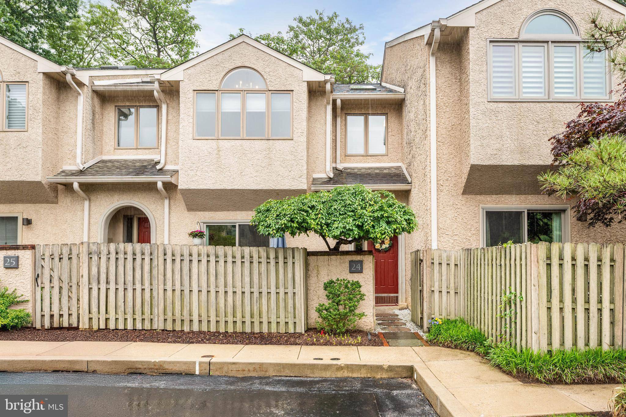 24 GREYTHORNE WOODS CIR,  Wayne,  PA 19087
