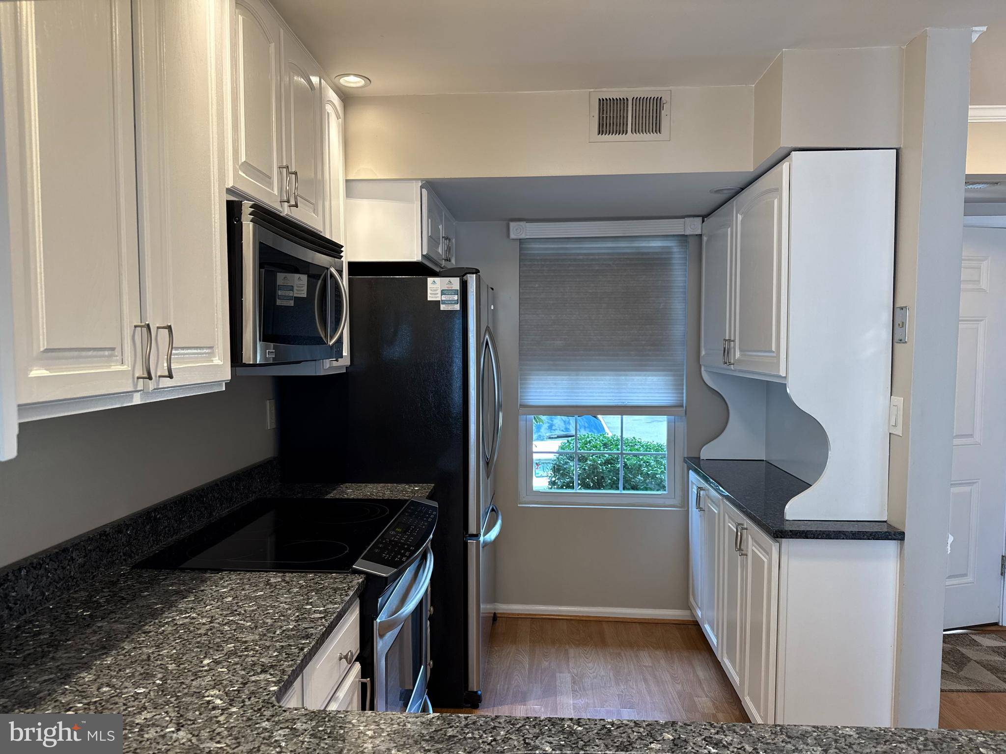 Falls Church, VA 22041,3331 LAKESIDE VIEW DR #6-8