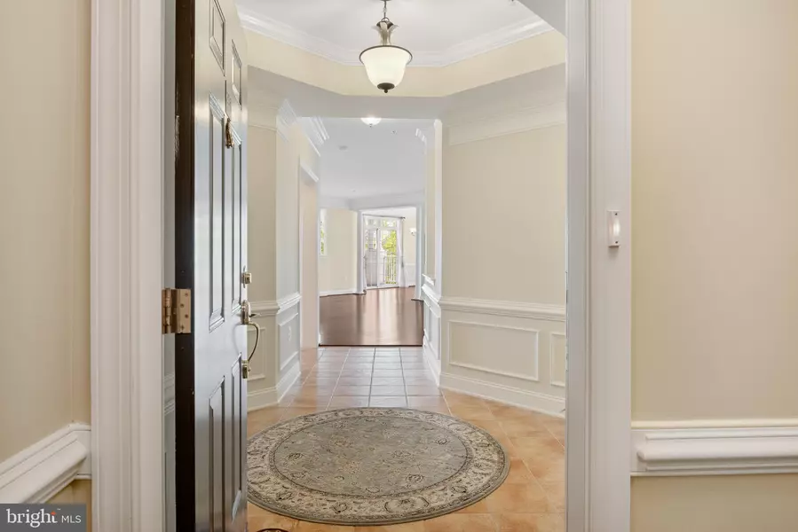 327 KING FARM BLVD #206, Rockville, MD 20850