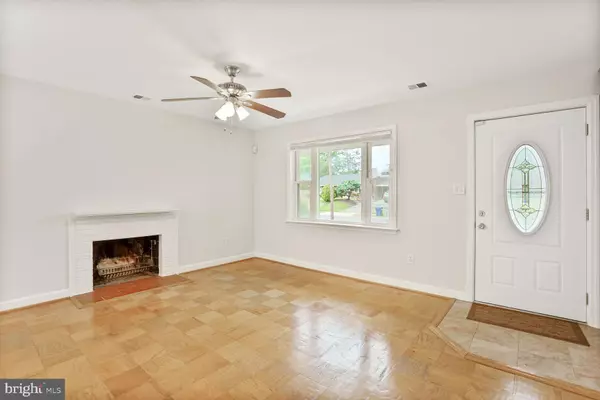 Alexandria, VA 22312,4015 ARCADIA RD