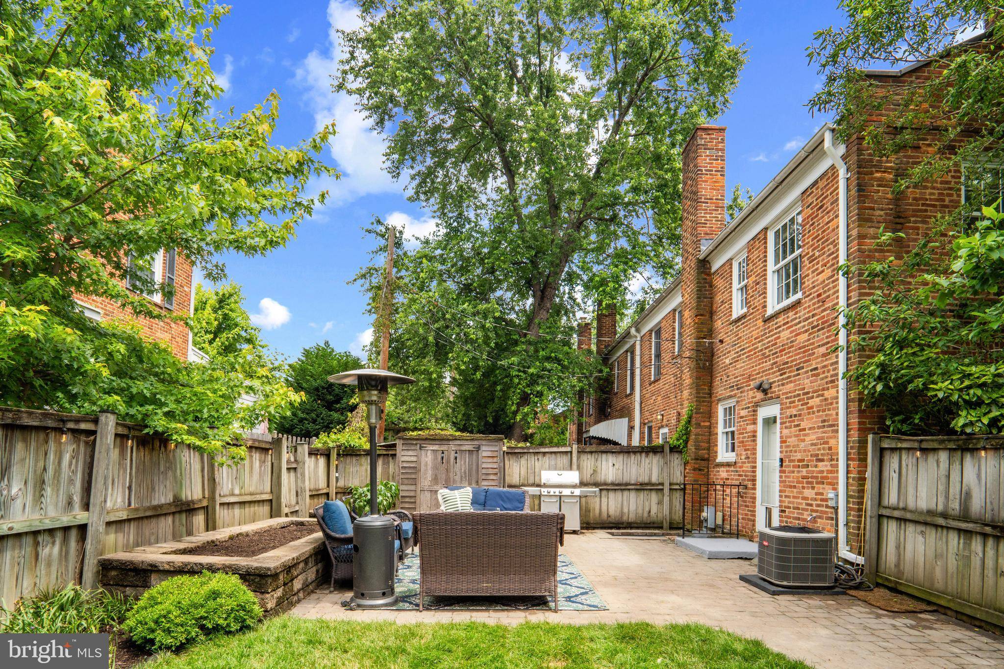 Alexandria, VA 22314,823 CHURCH ST