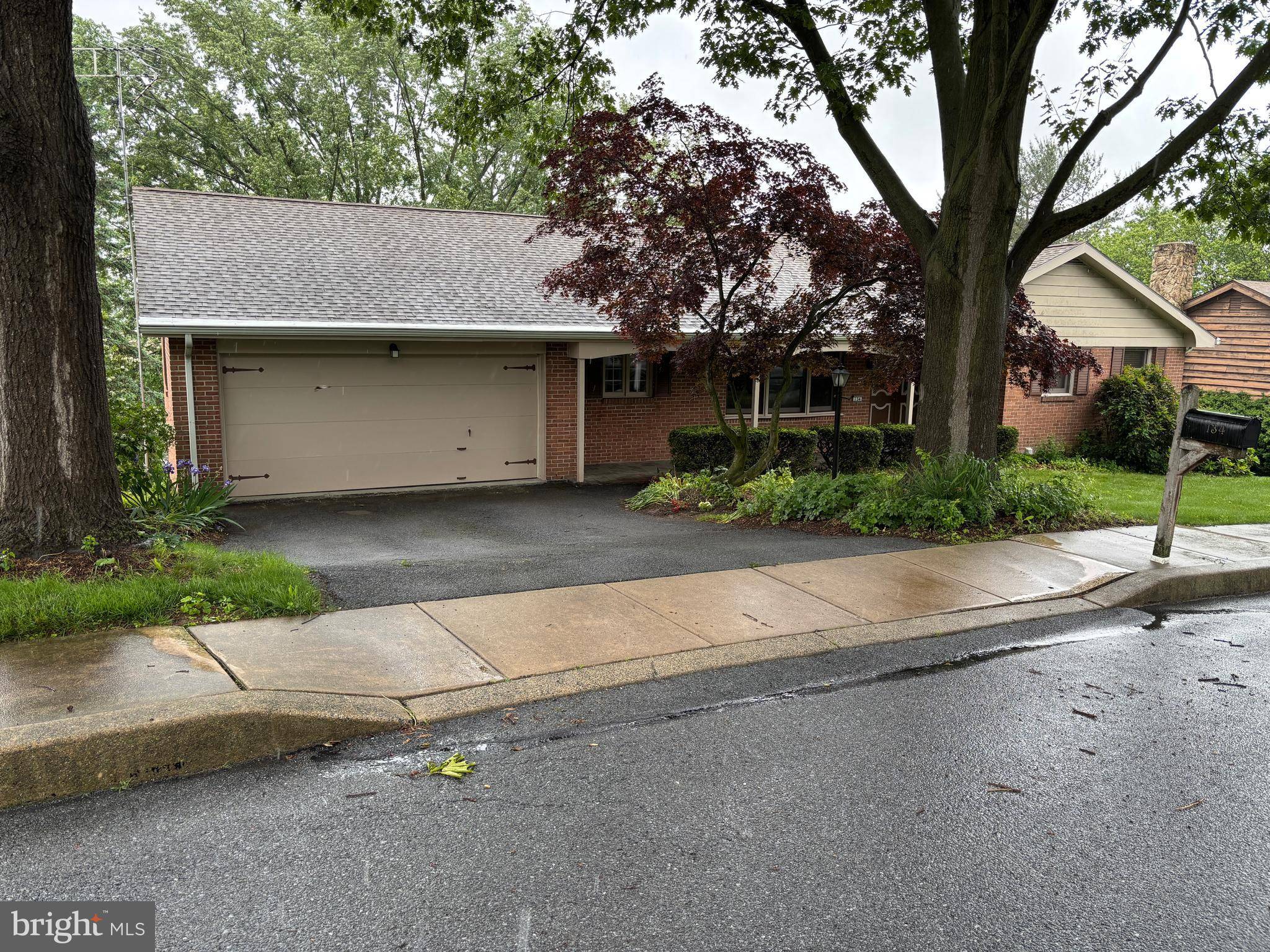 134 BROAD ST, Akron, PA 17501
