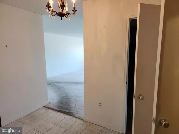 Baltimore, MD 21215,7121 PARK HEIGHTS AVE #206